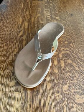 Women's Olukai Honu Turtle Sandal Size 8 RIGHT ONLY